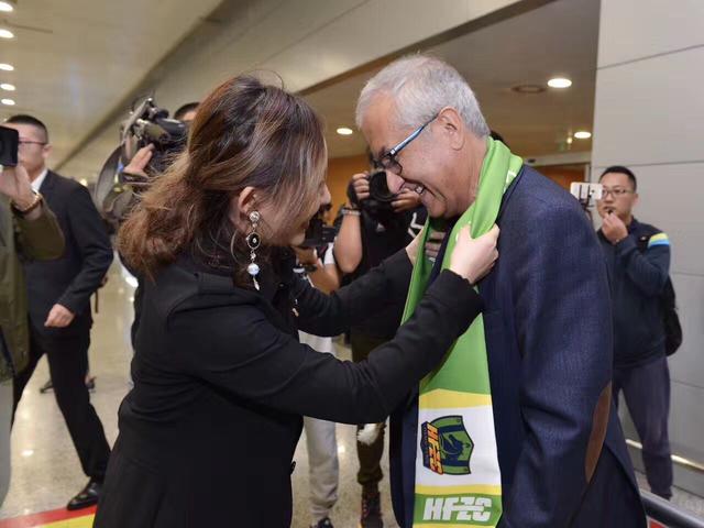 亚特兰大已经报价1500万欧元求购，但阿贾克斯的要价更高，而且苏塔洛在今夏才加盟阿贾克斯，俱乐部也不愿现在就出售他。